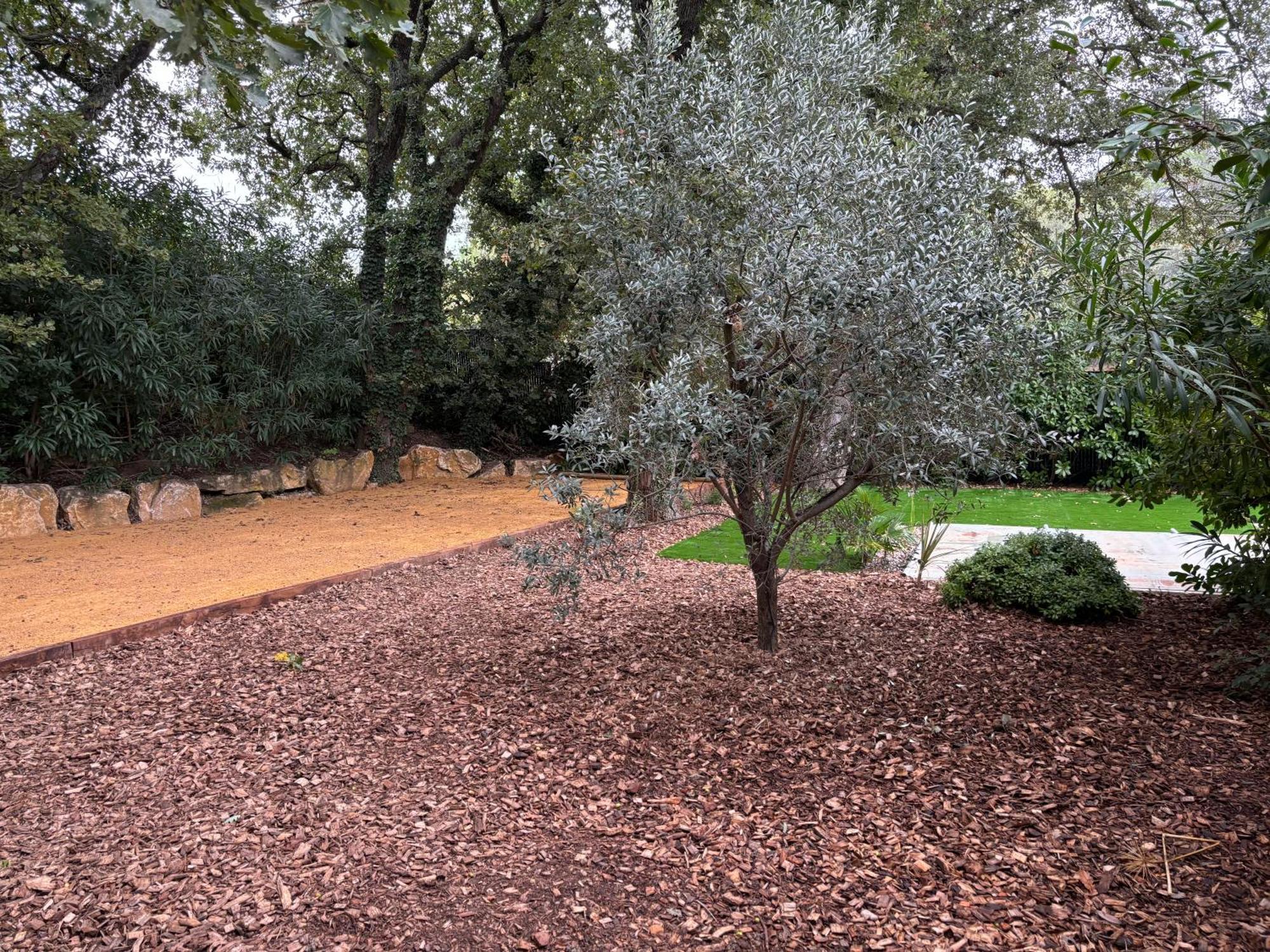 Les Jardins Du Castelas - Piscines, Jardins Et Spas Privatifs Uchaux Esterno foto