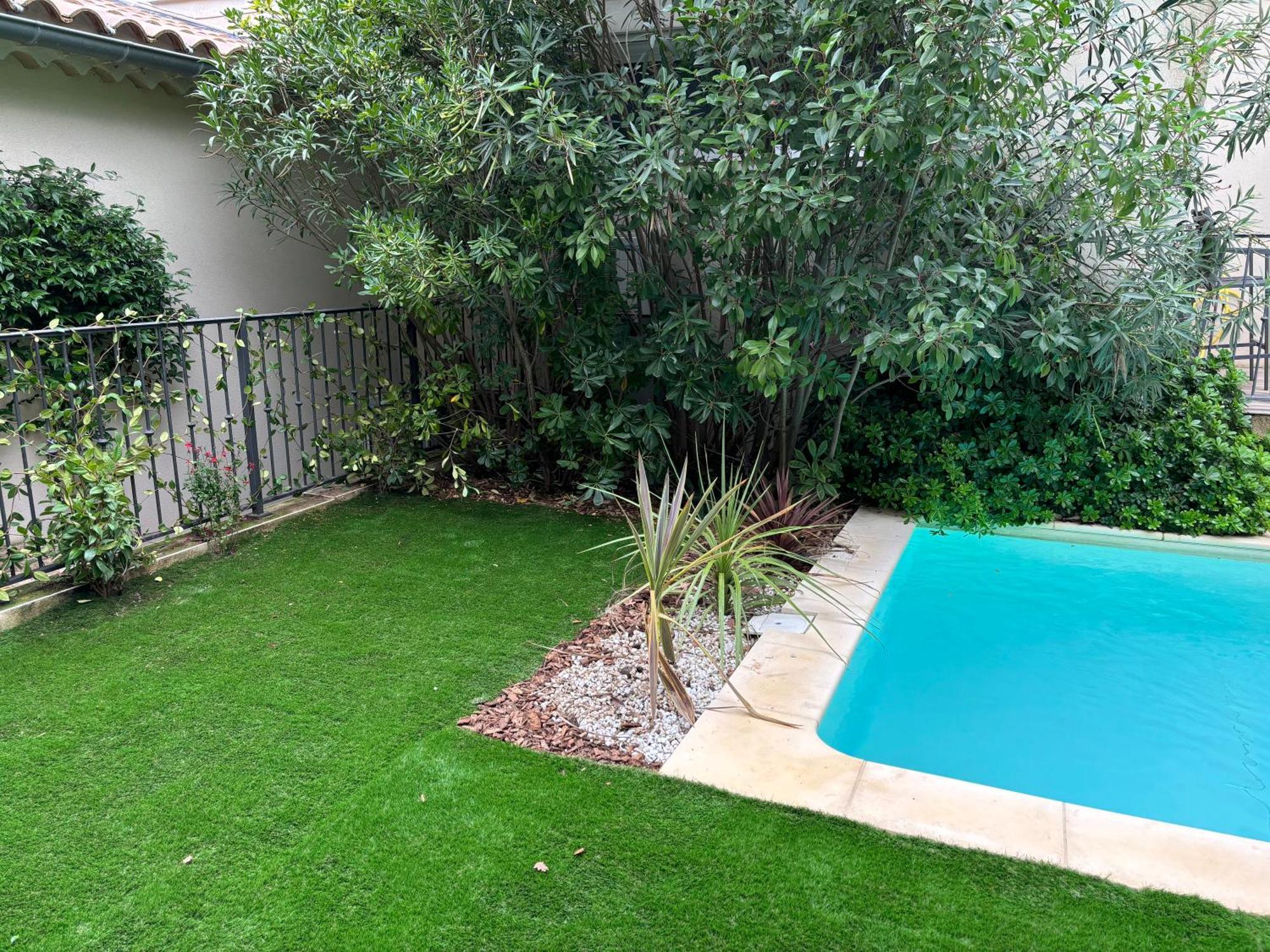 Les Jardins Du Castelas - Piscines, Jardins Et Spas Privatifs Uchaux Esterno foto