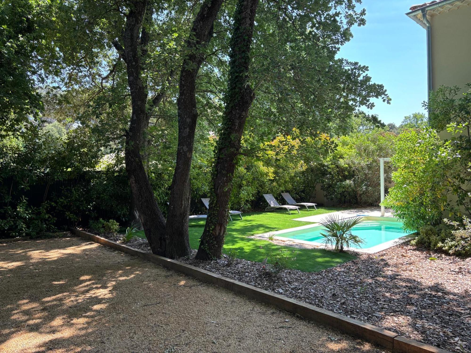 Les Jardins Du Castelas - Piscines, Jardins Et Spas Privatifs Uchaux Esterno foto
