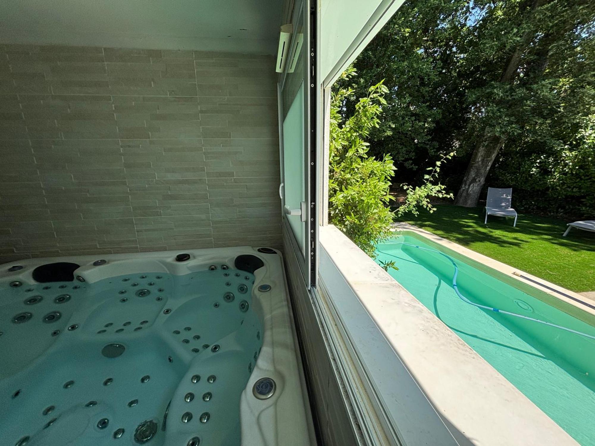 Les Jardins Du Castelas - Piscines, Jardins Et Spas Privatifs Uchaux Esterno foto